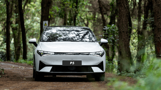 郊游现场 车变床 小鹏p5凭实力被赞 完美拍档 妻子 女儿 烤肉 郊游现场 车变床 小鹏p5凭实力被赞 完美拍档 妻子 女儿 烤肉