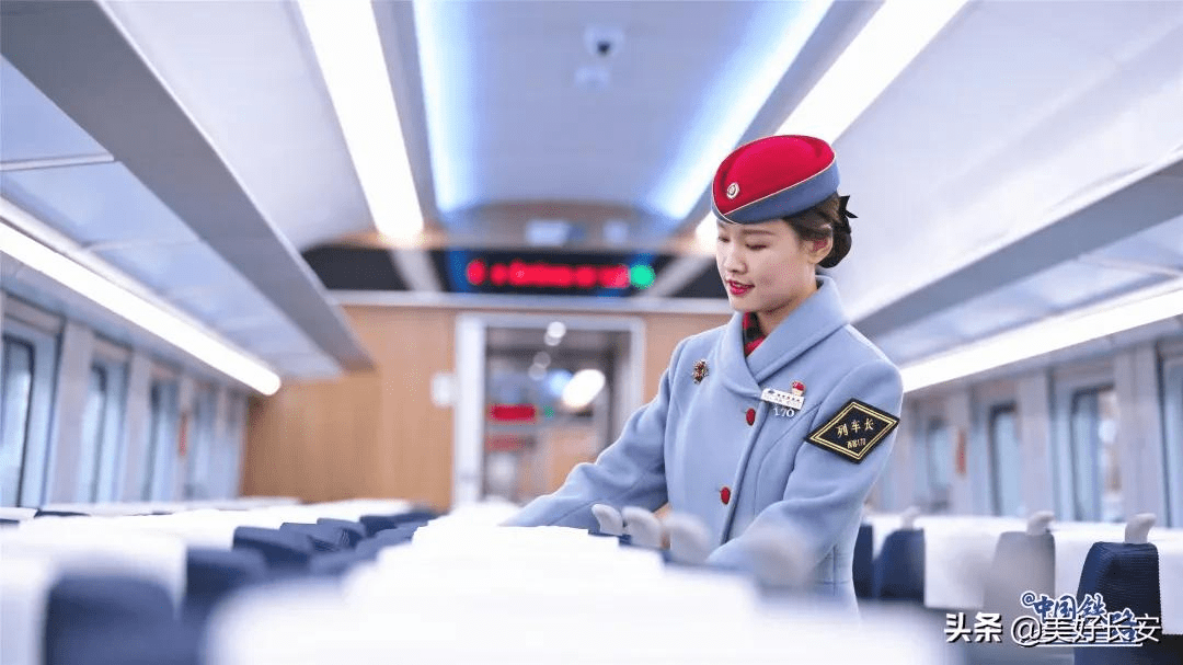 现在,乘务员小姐姐们西安客运段小姐姐的制