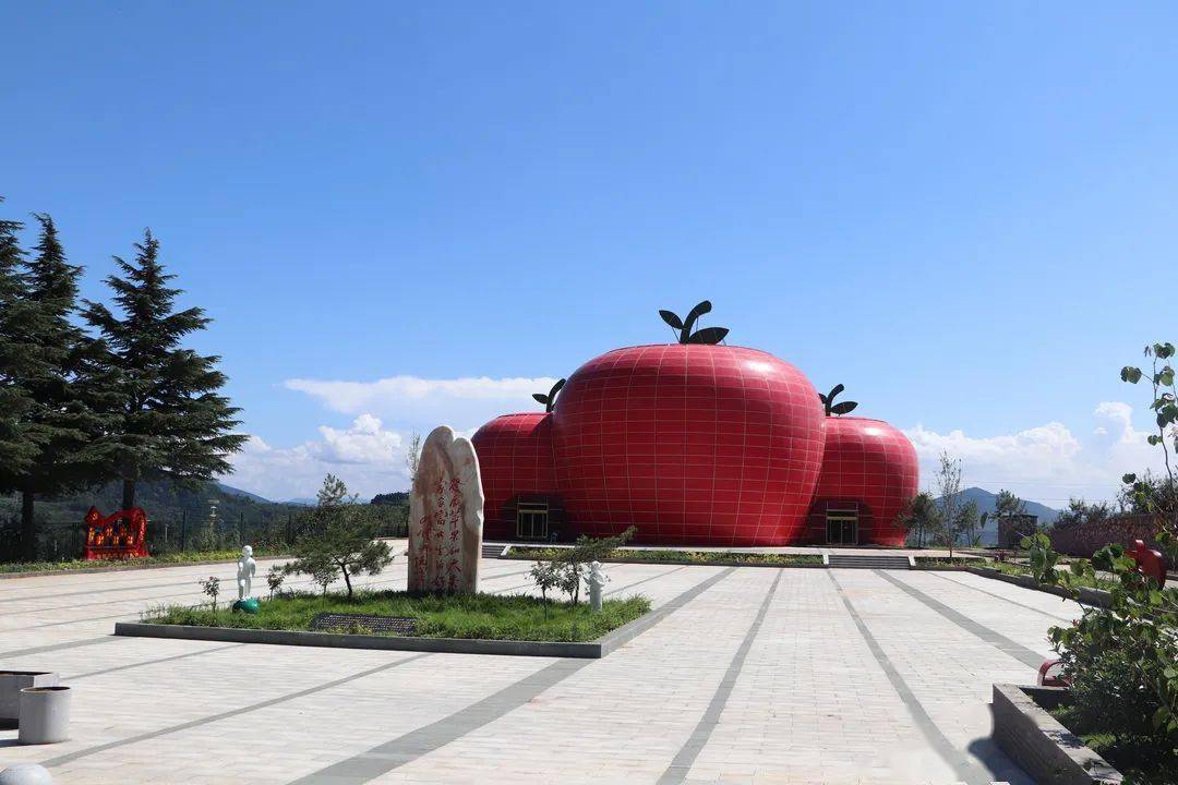 灵宝苹果文化展览馆寺河山晨景简介现有观光旅游项目:露营观星基地
