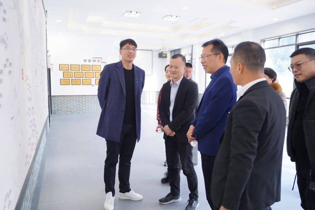 温峤镇党委书记罗荣华,党委委员金方波等陪同.