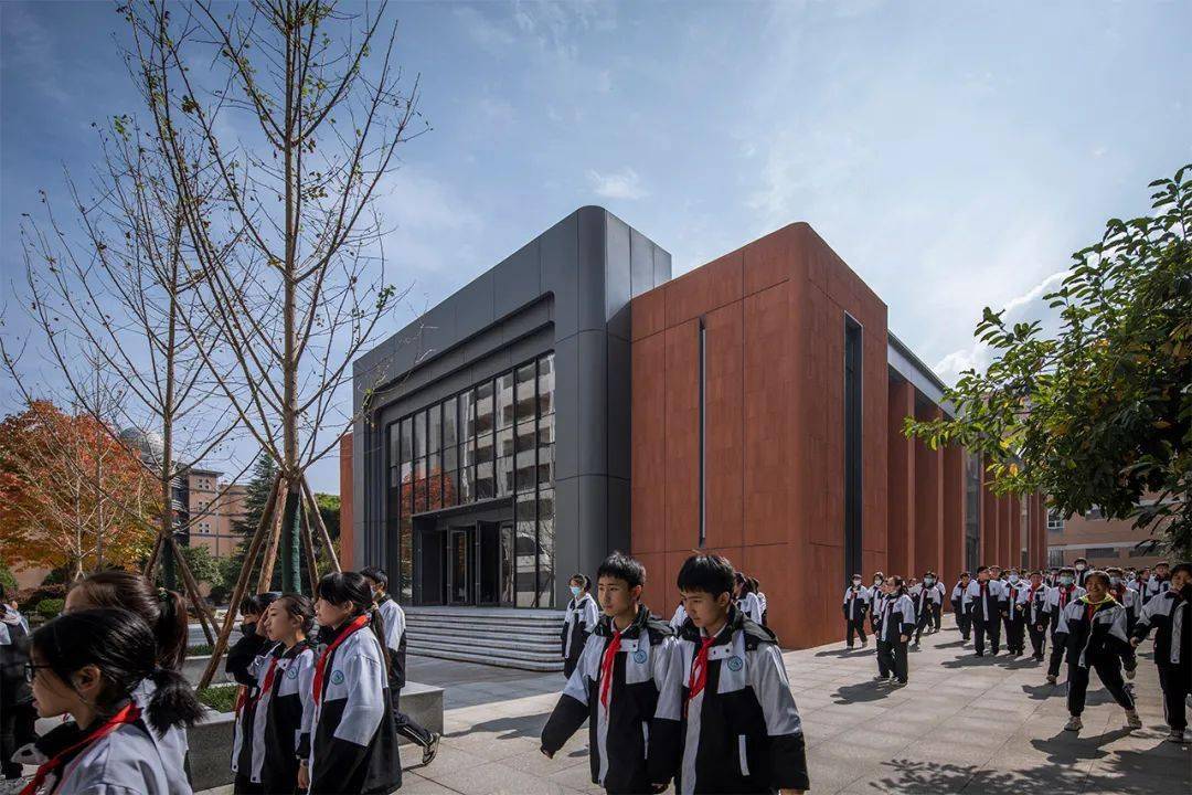 安康中学礼堂改造 | 建筑师克制设计,保留了场所记忆