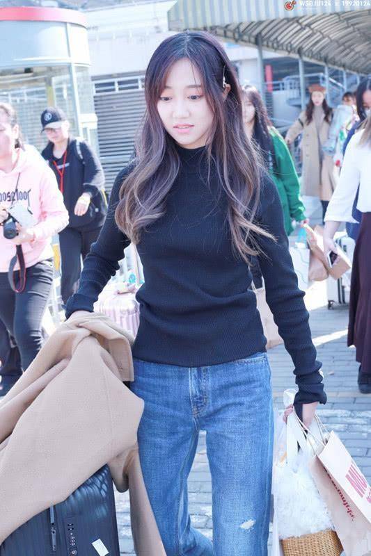 snh48冯薪朵和许佳琪私服秀来了许佳琪穿豹纹高领超抢镜