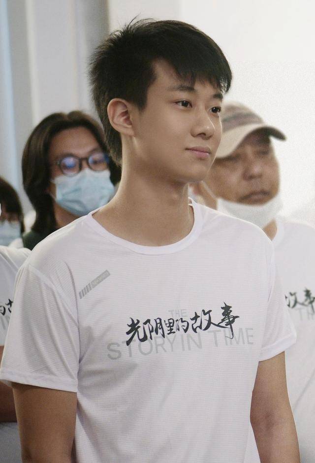 《致我们单纯的小美好》 中,高至霆饰演了阳光热情的吴柏松