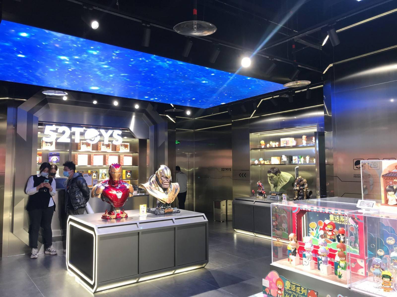 潮玩开店潮来袭52toys新店玩出新花样donews探店