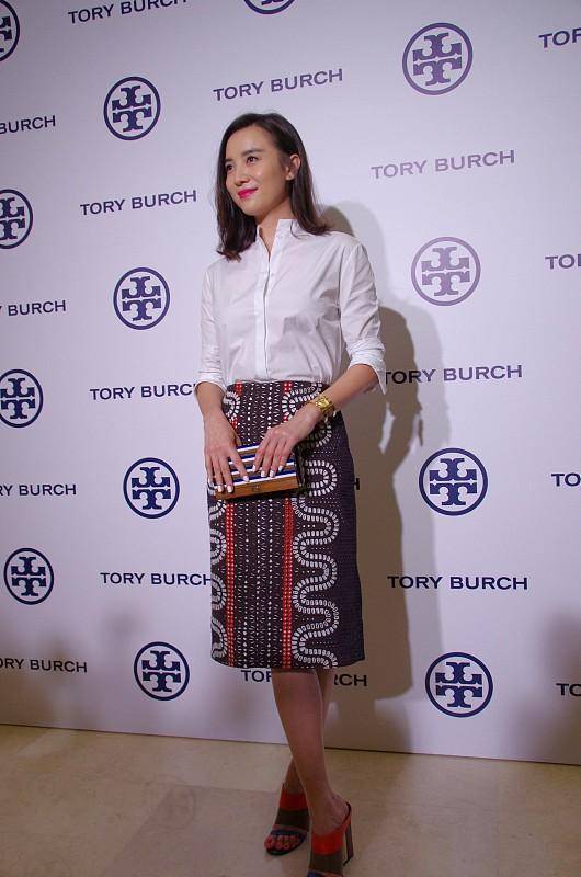 宋佳气质太好了,整个人又美又白,腿又长,穿紧身裙子好适合