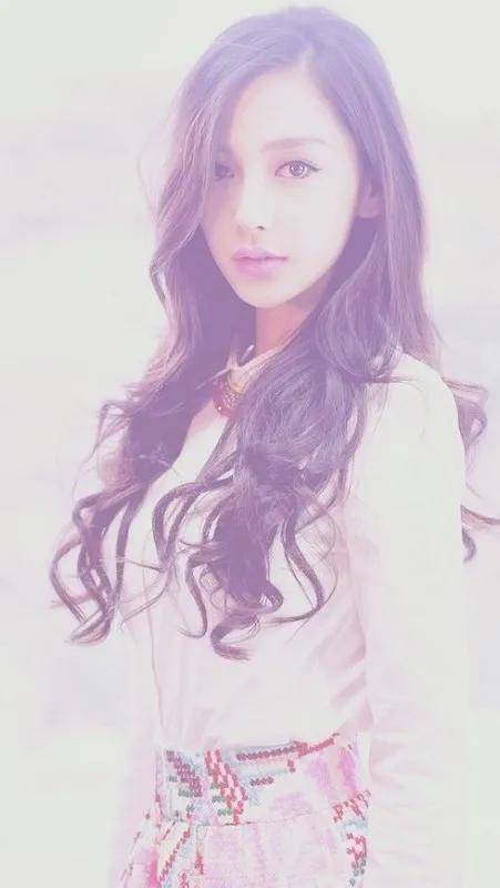手机屏保图片高清女生 9f30390ee31c4e26a3bd525136d4a1bc.jpeg