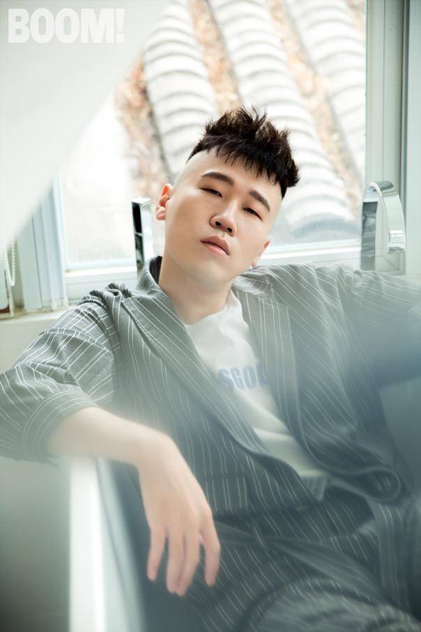 杨九郎初夏街拍 演绎随性由我的自在态度_时尚_橘色_条纹