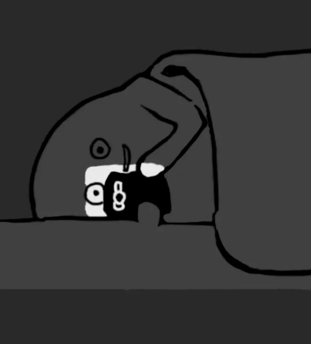 双语时政专栏关灯玩手机对眼睛危害有多大网友吓得我马上开灯