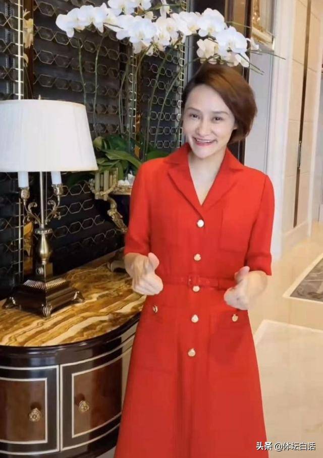 穿红色长裙显好身材,享受农村田园生活_苏东_高敏_跳水