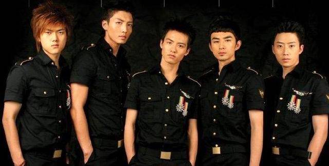 中呈现的照片来看,以张晓晨为中心,马天宇,陈怡川,魏斌,钟凯站在张晓