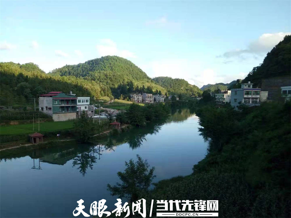 板当镇翠河村地处贵州省紫云自治县西北方,东邻五星村,西接硐口村,南