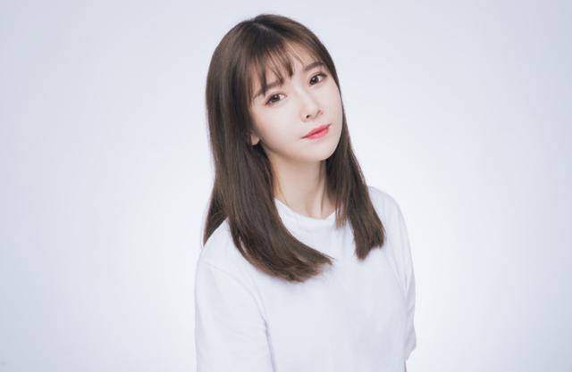 lollgd主场喜提新人女主持nara盘点lpl那些美女主持解说