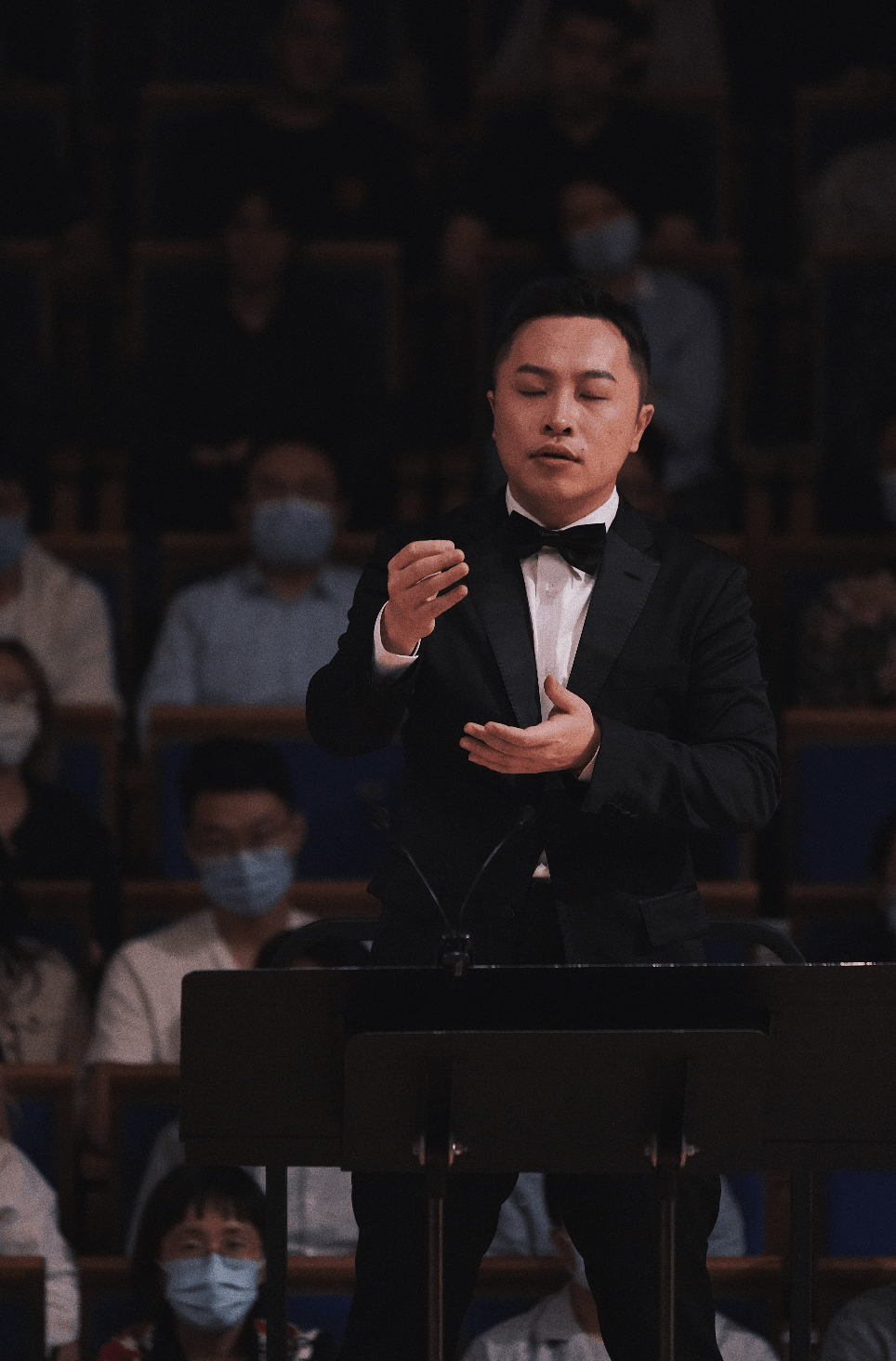 上海彩虹室内合唱团和它的"团魂"——作曲家,指挥家金承志就是当下再