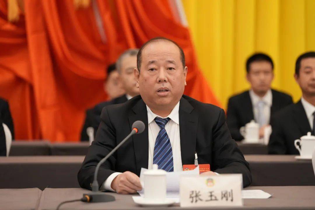 两会进行时区政协十五届一次会议胜利闭幕