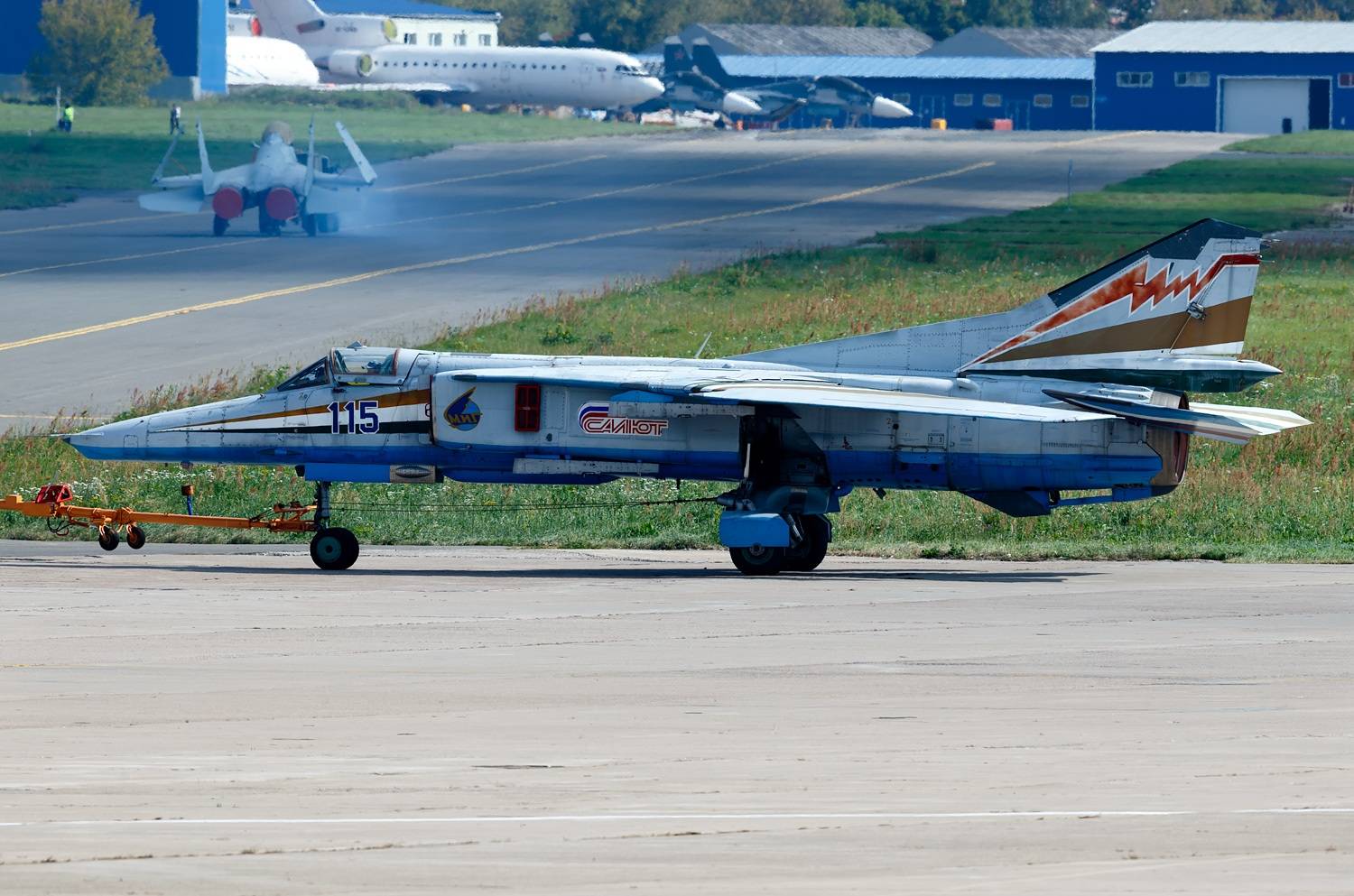 米格-27有何特点:它能携带武器种类较多,且对地面攻击火力较强_萨基姆