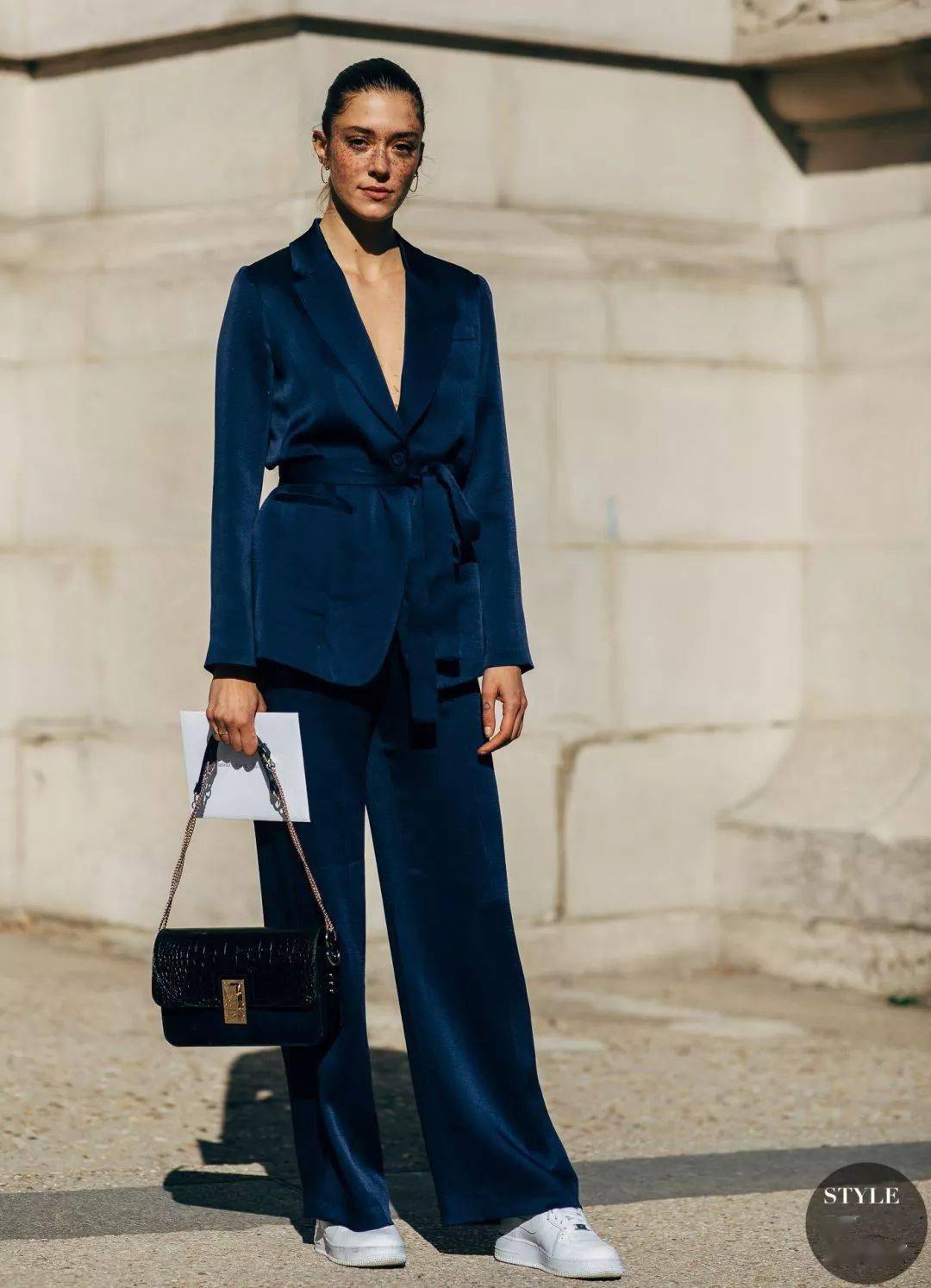 灯芯绒 今年冬天“短外套+裤子”最流行，显高显瘦巨时髦！