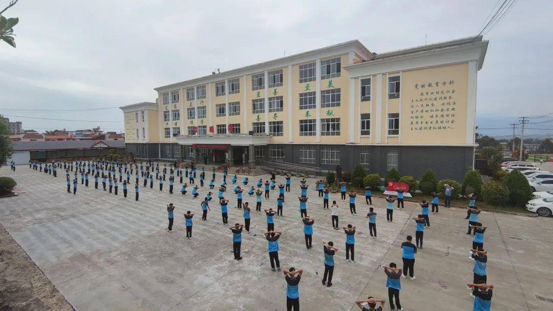 陇川县第四中学图片