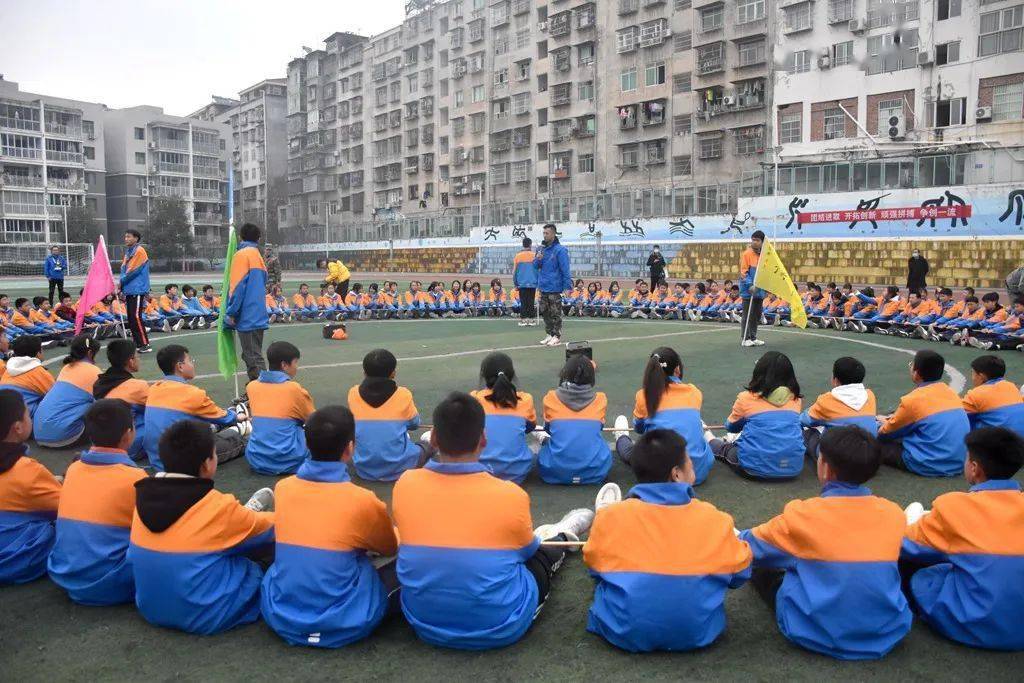 自我突破玉溪中学208名学生参加素质拓展教育活动