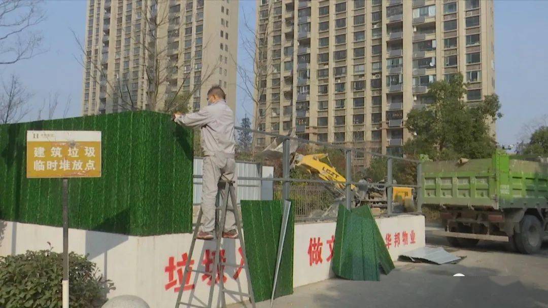 新闻追踪:三年都搬不走的露天垃圾池,有回音了!_小区_垃圾堆_裕安区
