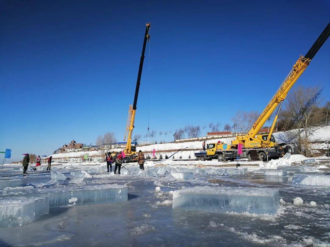 【查干湖冬捕进行时】你期待的童话世界——查干湖捺钵冰雪欢乐园冰雕群制作中