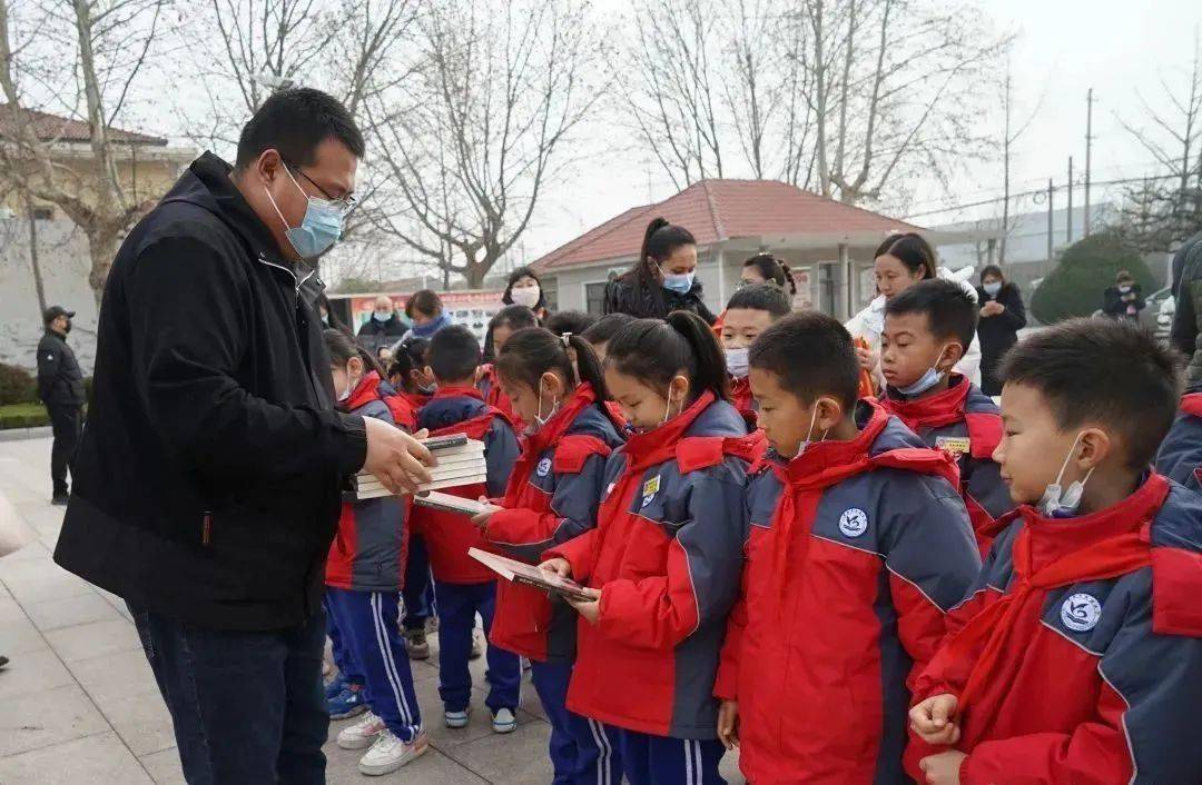 莱西市实验小学国家公祭日主题教育走进望城烈士陵园