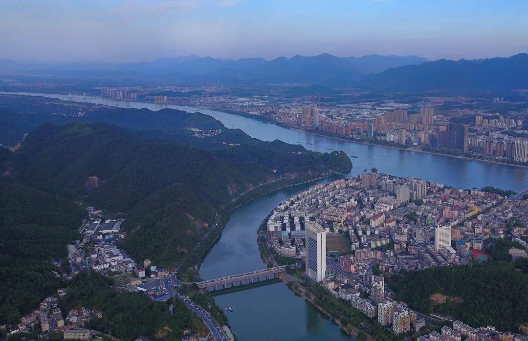 桐庐县城江北桐庐大桥