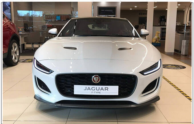 捷豹全新双门跑车实拍进口身份全新外观宝马5系的钱就能买