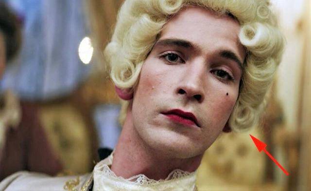 你知道为什么18世纪的欧洲男人戴着巨大的假发并在脸上抹粉吗