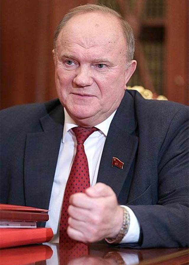 这个人是普京的政敌,70岁时,普京亲自为其颁发奖章,虽败犹荣_久加诺夫