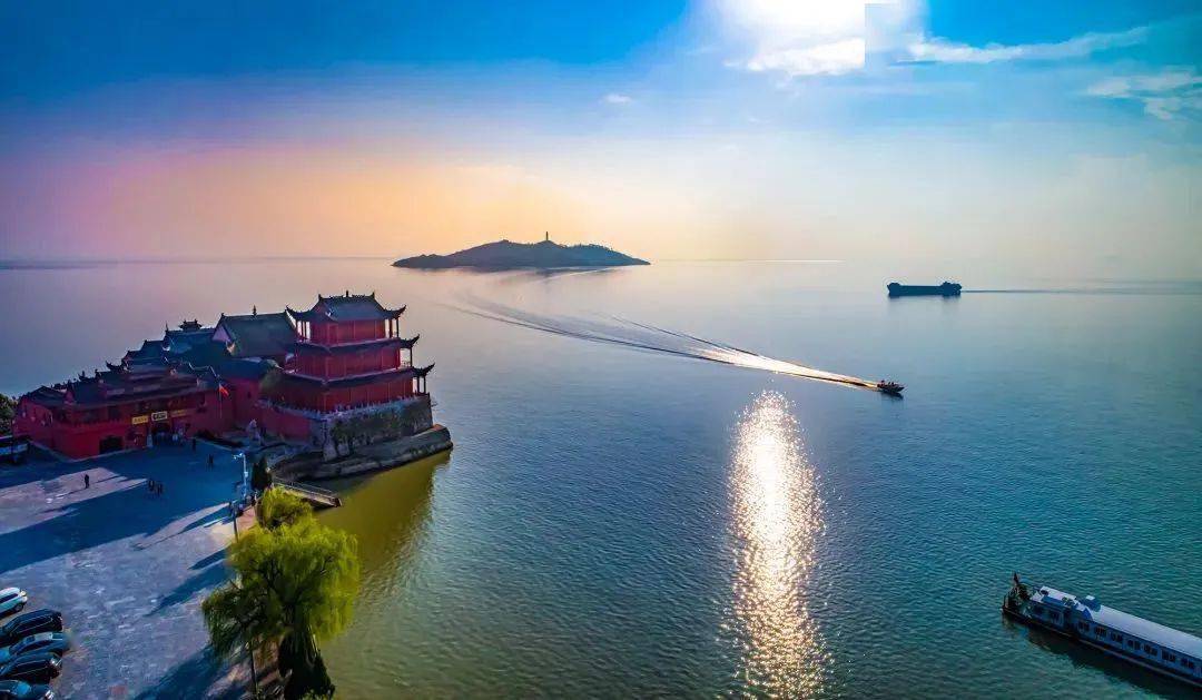 姥山岛景区为国家4a级景区,是国家级风景名胜区,环巢湖国家旅游休闲区