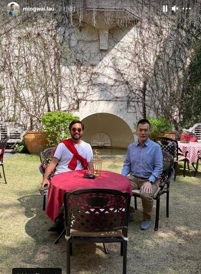 两大顶级豪门聚会刘銮雄儿子斯文郑裕彤孙子胡子拉碴显沧桑