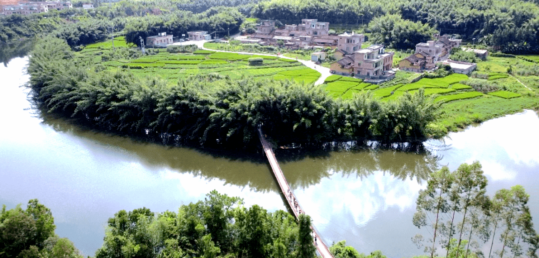 古水河發源於肇慶市廣寧縣浪康頂,於古水鎮匯聚綏江河,風景優美,四季