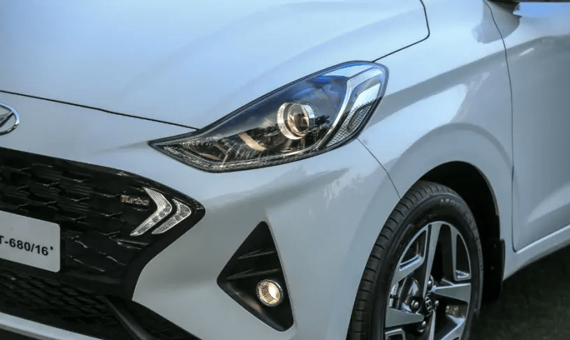 局促的三厢后尾设计体验2020款现代aura紧凑型小车