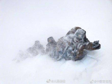 边防战士冻成雪人图片