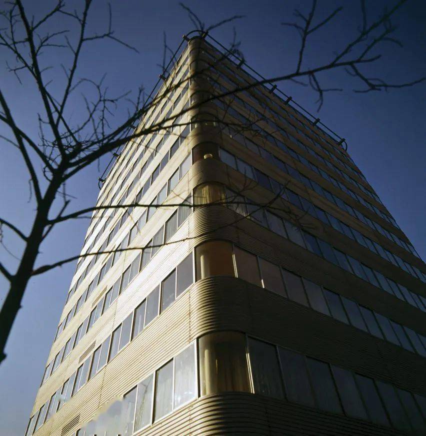 元宇宙x火星世界┃伦佐皮亚诺为代表的高技派x工业艺术建筑有更多可能