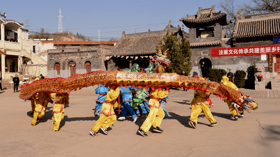 "移穰龙灯舞"移穰龙灯舞是平定县巨城镇移穰村的传统民俗