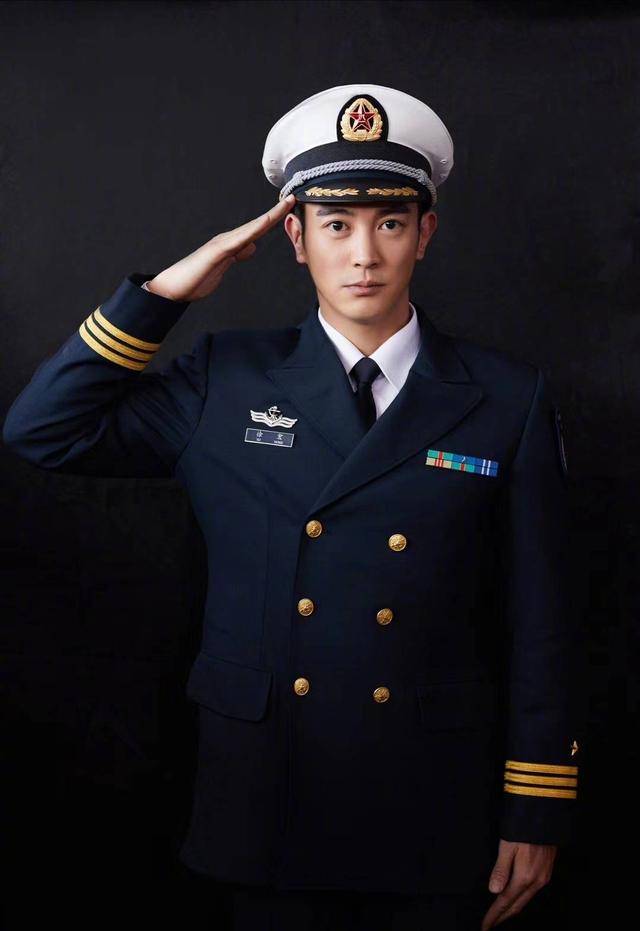 盘点二十位明星军装造型,哪一个最适合演硬汉形象_少男_青春_帅哥