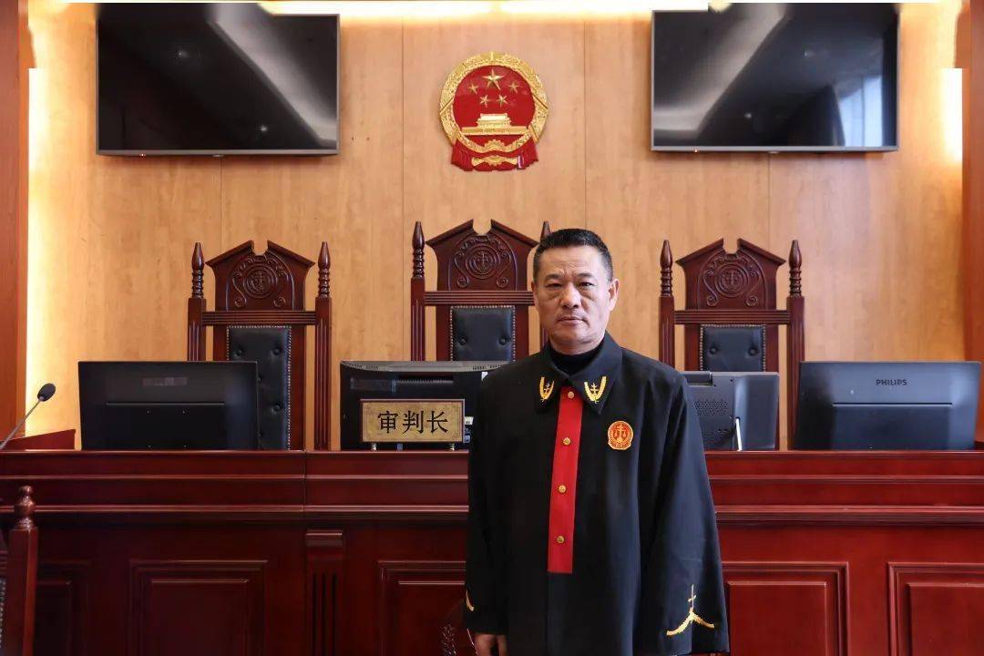 姚胜宇,1984年进入浦城法院工作,现任审判委员会委员,四级高级法官