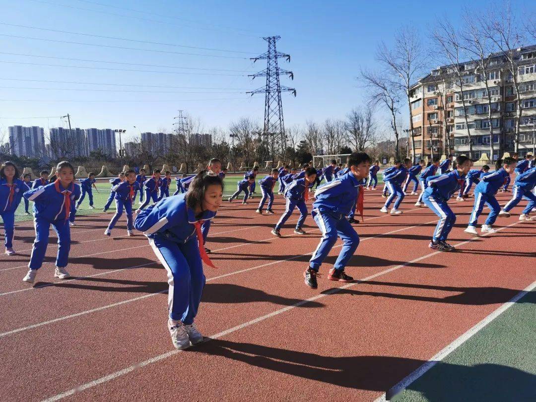 拥抱冬奥亮出风采一起加入石景山区银河小学的冰雪盛会