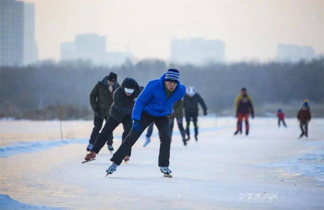 哈尔滨市内滑冰场地图片