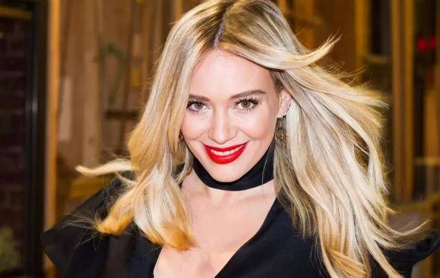 美国女演员希拉里达芙