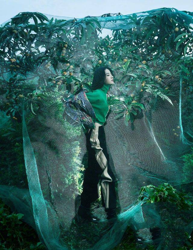 蔡徐坤为遮肉进修男德班,范丞丞露腰装让人汗颜_大片_梁洁_酷飒