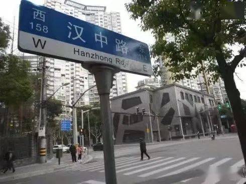 大厦的最底层同时又是地铁1号线,12号线"汉中路站