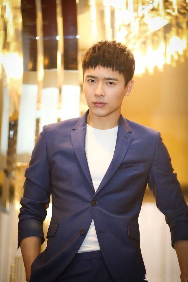 高云翔正式复出,改名"高晟晖"重新出发,近照曝光依旧帅气_董璇_话剧