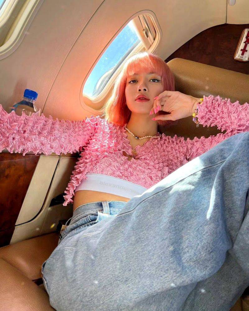 粉发lisa新的发色增加啦