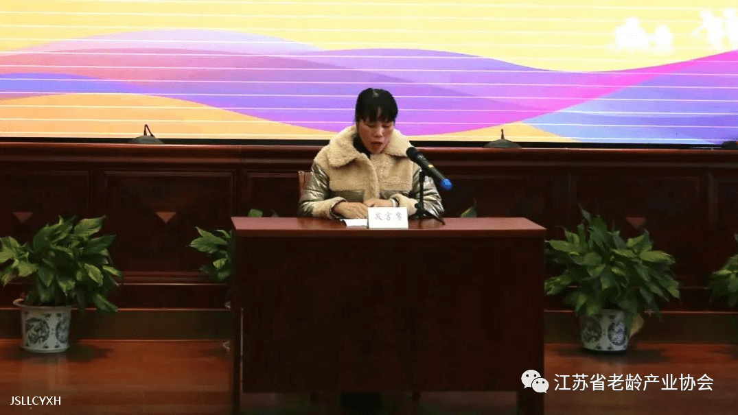 护理员代表黄金鹏,周颖,郭小迅等就养老护理员工作及技能提升发言