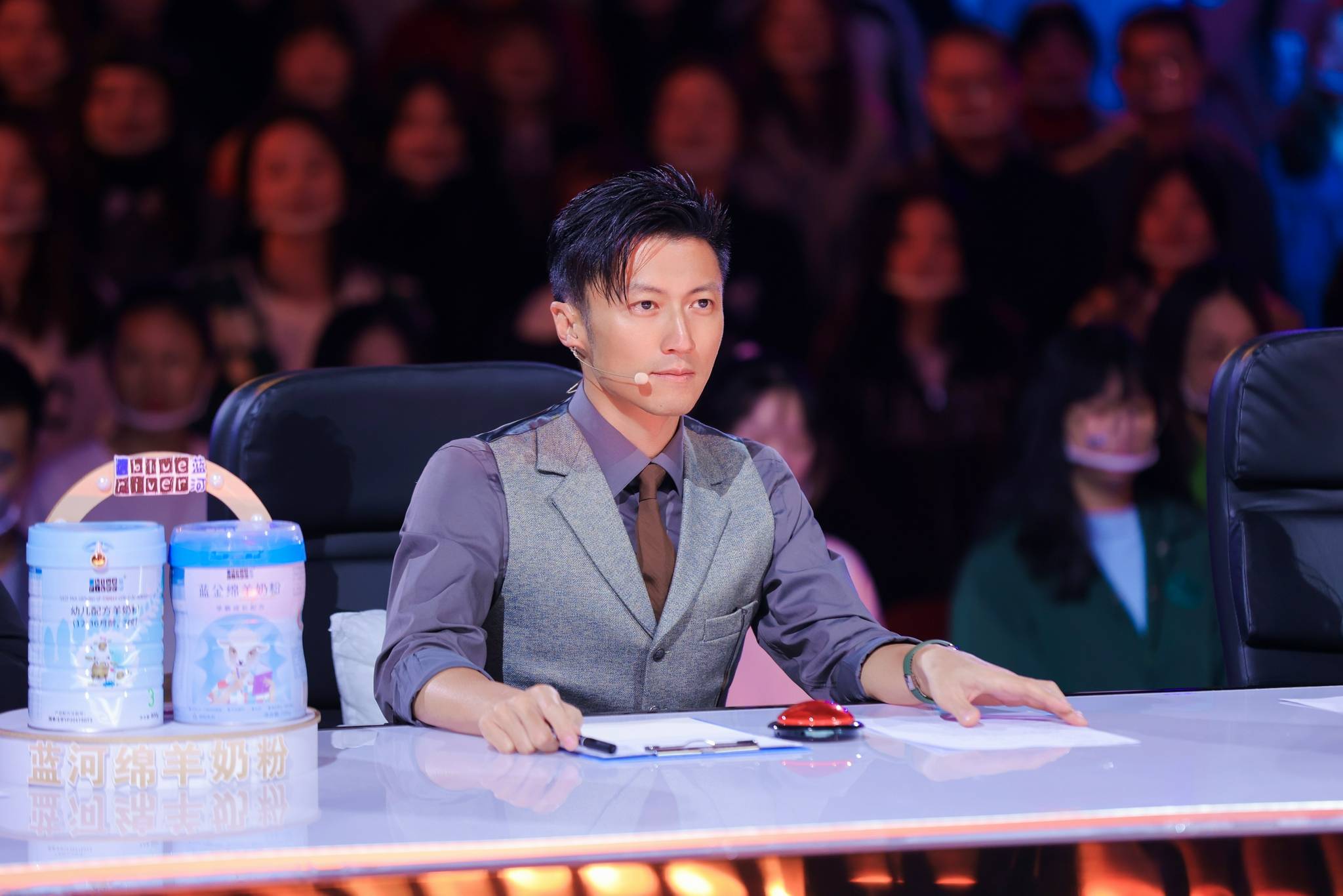 达人秀》:邓紫棋土味情话逗笑谢霆锋,伊能静见谁夸谁_表演_节目_孟非