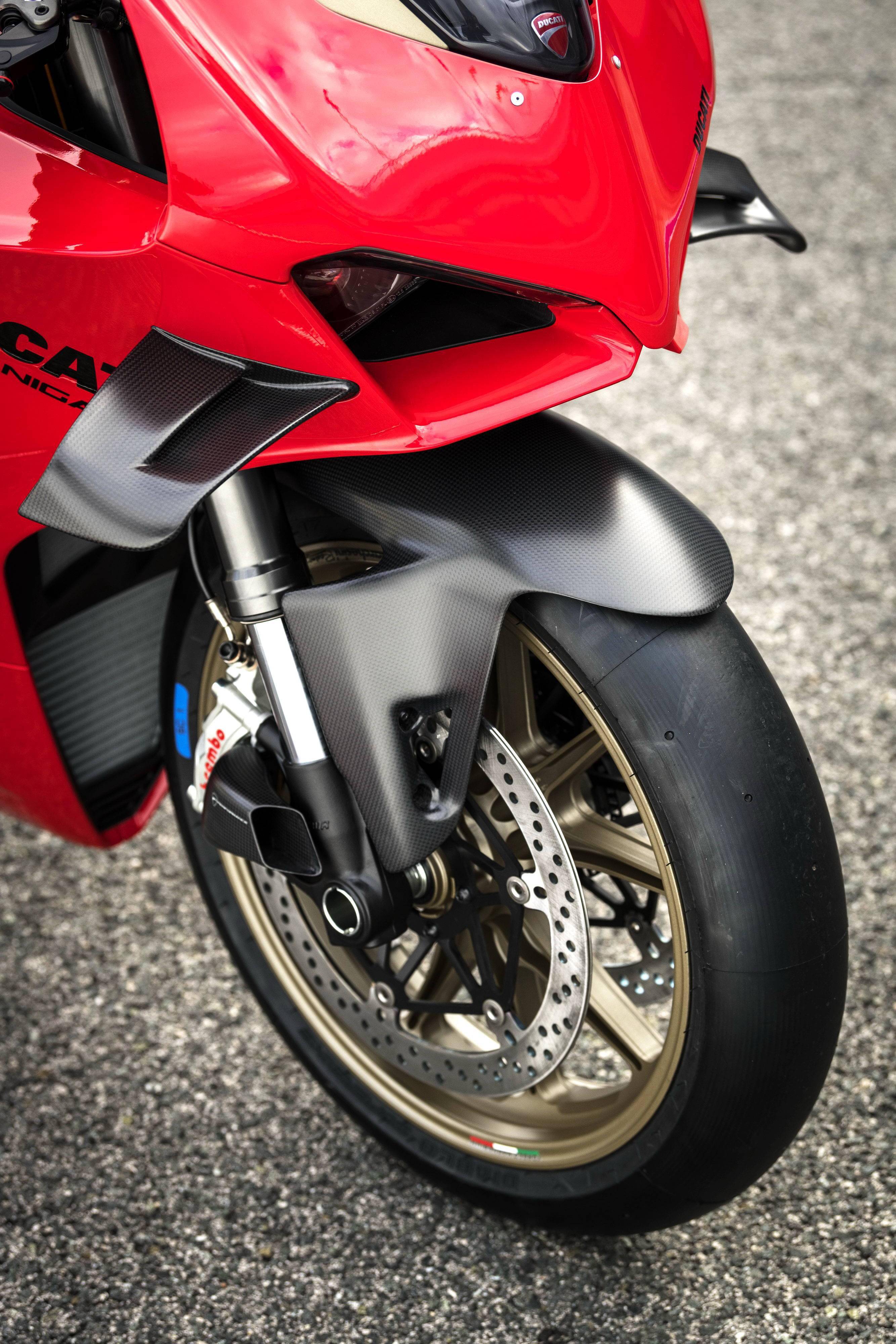 换装赛车套件的杜卡迪 2022 panigale v4/v4 s performance_搜狐汽车