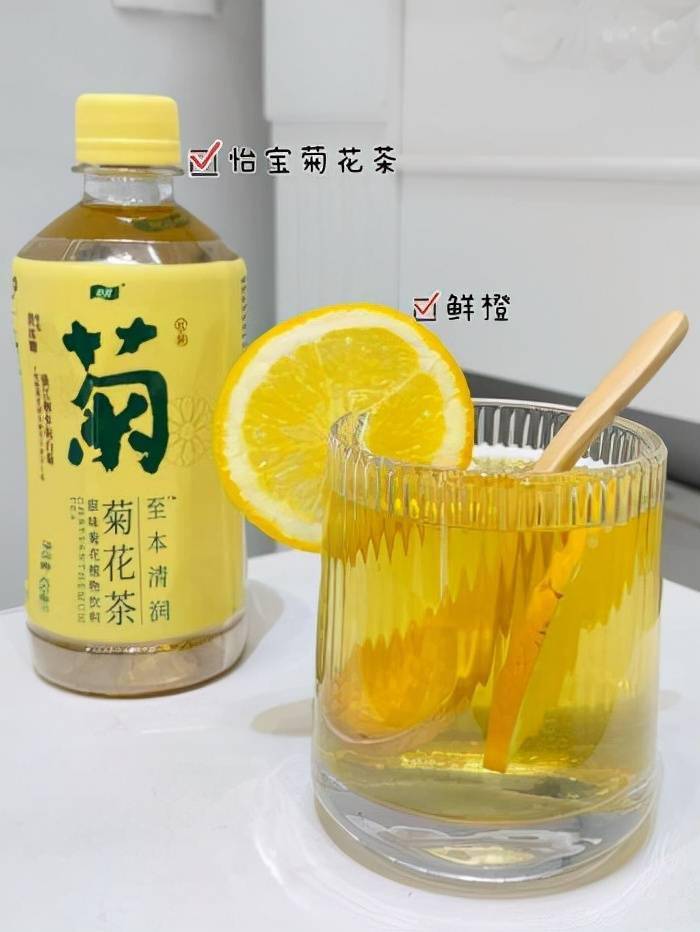 独享心中暖意-清热去火 鲜橙菊花茶将柠檬去籽切片倒入杯中,此刻瞪舷