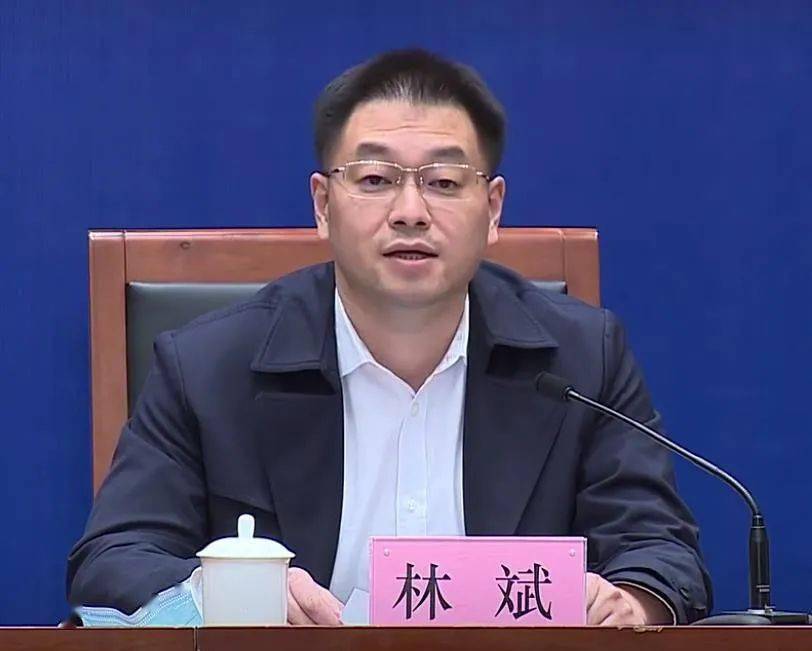 林斌说,从12月16日开始,在原镇海区蛟川街道封闭管理基础上,进一步